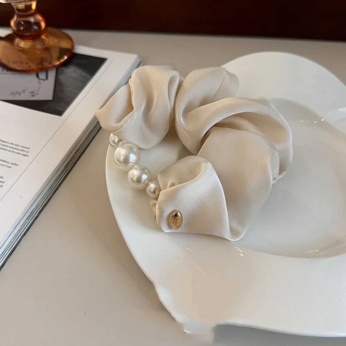 Women Pearl Ornament Satin Hair Scrunchies Elegant Solid Color Hair Tie Elastic Headband Korean Style Ponytail Hair Accessories Y250711