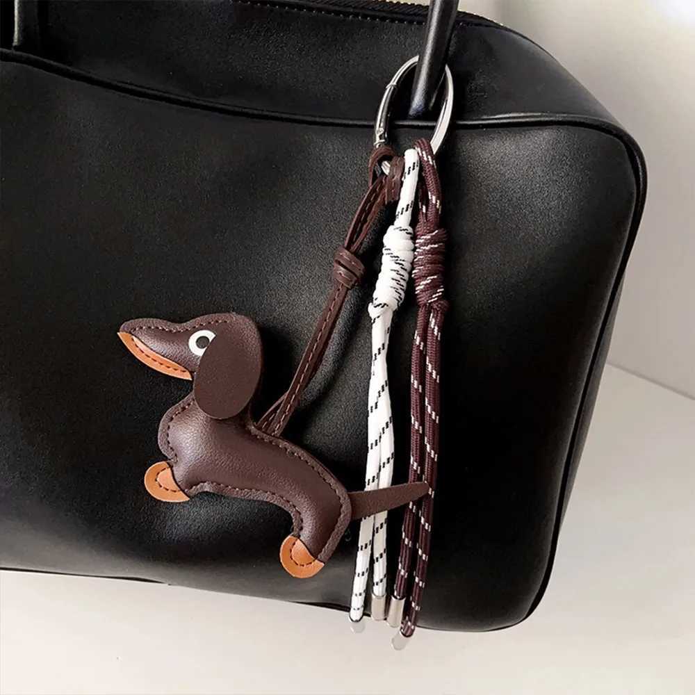 Classic Cute Leather Puppy Dog Keychain Pendant Lovely Dachshund Bag Charm Phone Pendant Mens Car Key Ring Jewelry Accessories y250710