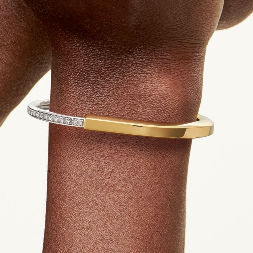 Lock bangle Inlaid zircon TOP quality opening method same as counter products bangle 18 K gold plated Inner 17 CM Suitable15.5CM-17CM wrists 032