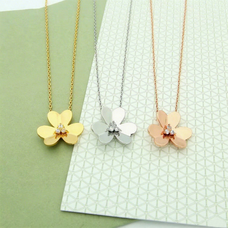 Brand New Crystal Pendant Necklace Fashion Luxury Clover Necklace Designer Jewelry High Quality 316L Titanium Steel Electroplated 18K Gold Necklace