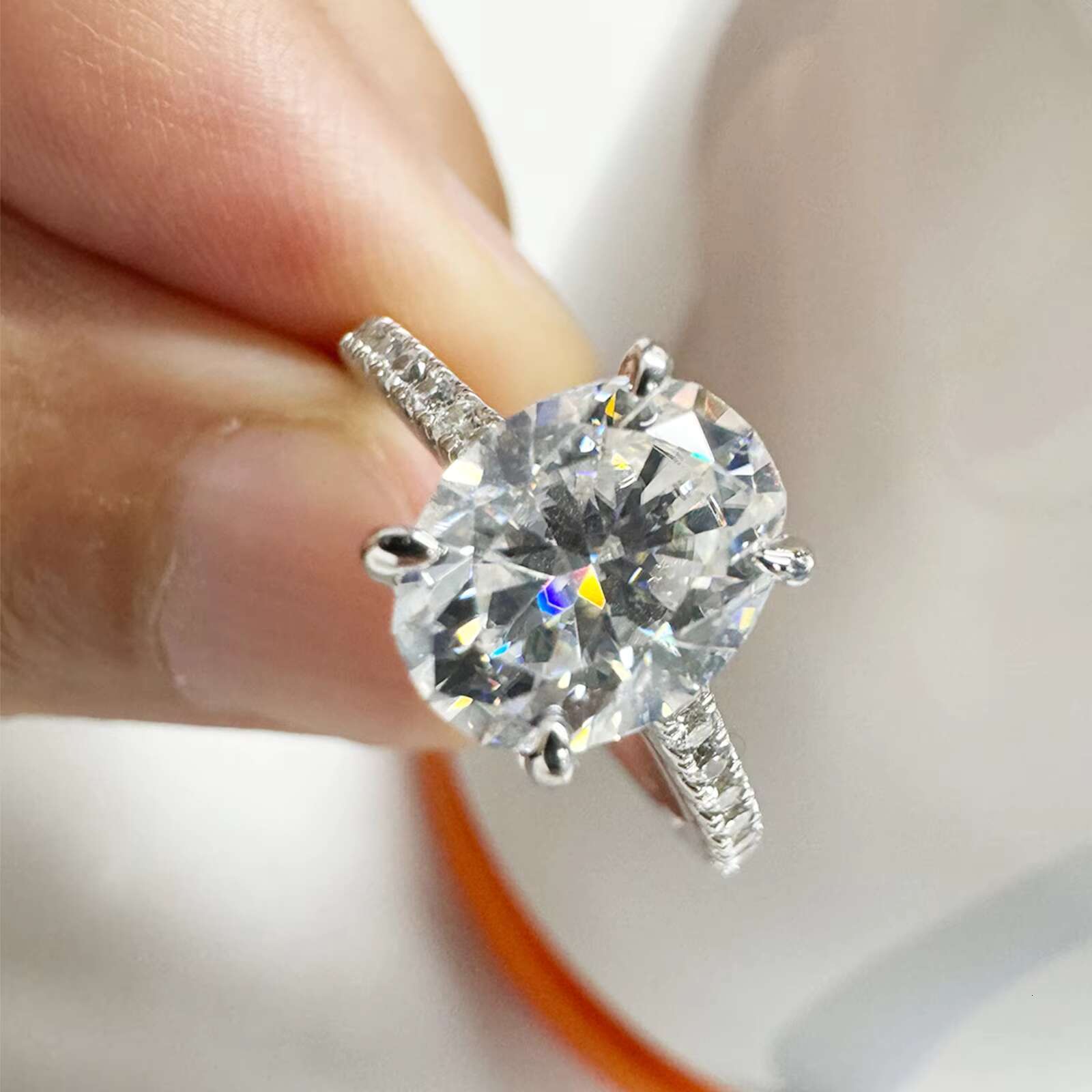 Luxury Wedding 1ct 2ct 925 Silver White Gold Plated Oval/Radiant Cut VVS Lab Grown Moissanite Diamond Engagement Ring for Women