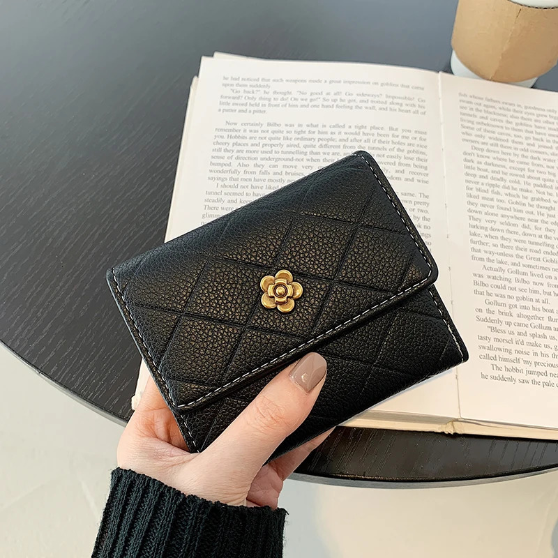 Light simple camellia small wallet womens short 2025 folding wild Korean fashion student three discount coin purse 250711