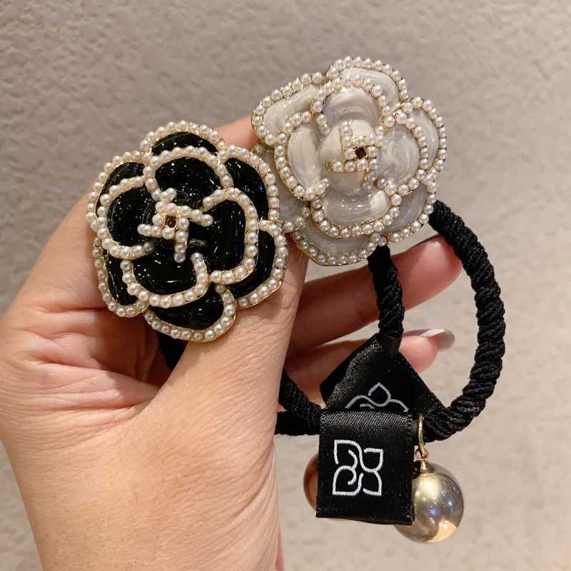 2025 Vintage Camellia Bow Pearl Hair Tie Flower Tie Ponytail Black and White Hair Rope Rubber Band Big Brand Luxury Y250711