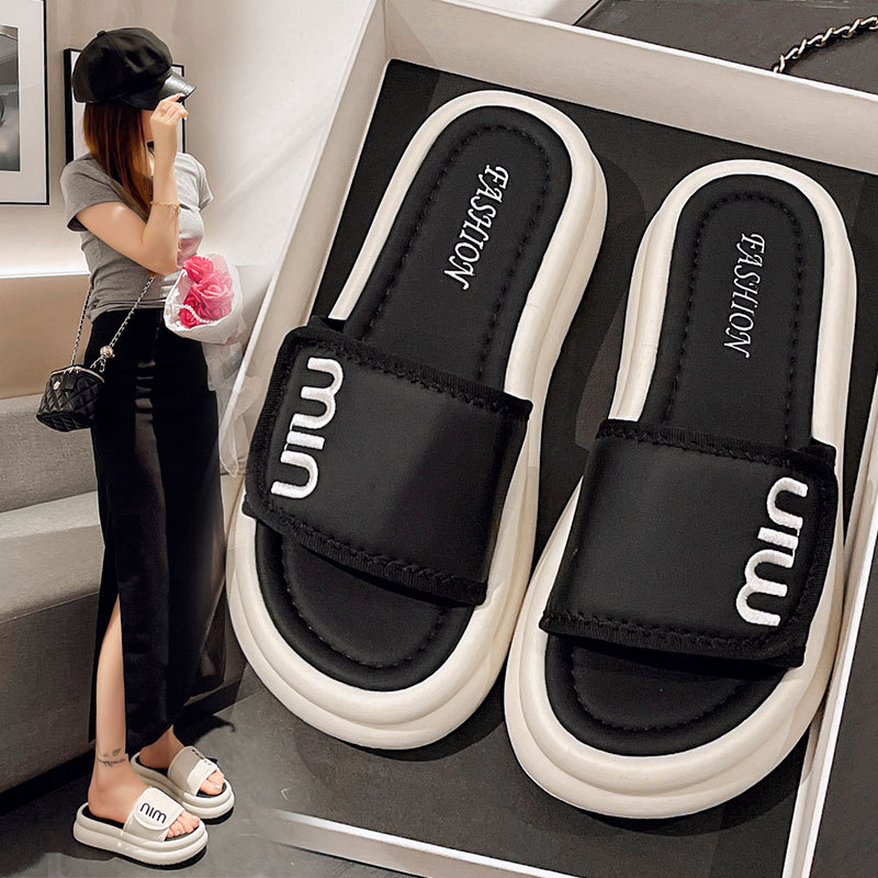 Designer Slippers Thick-soled soft-soled slippers Women's high-end style 2025 New summer versatile skirt Vacation Beach one-shoulder flip-flops F