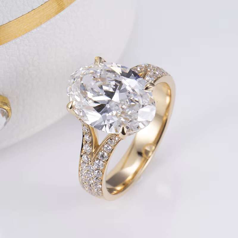 Luxury Jewelry 18K Gold Wedding Women Engagement Ring Custom Moissanite Diamond Ring