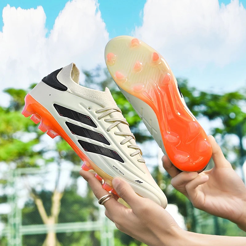 Free Shipping 2025 New Designer Sandals Outdoor Football Training Shoes Fashionable Luxurious Versatile Classic Slides Sandals Embroidery Sports Shoes