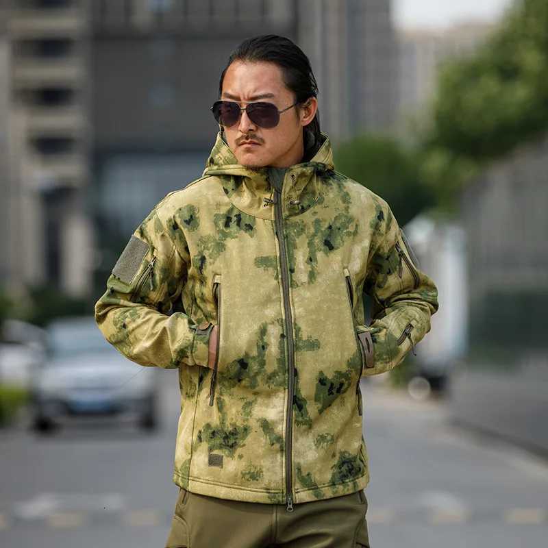 Sharkskin Soft-shell Hard Shell Camouflage Jacket Fleece Thick Tactical Suit Hooded Coat Manufacturers Handsome Outdoor Jacket W250711
