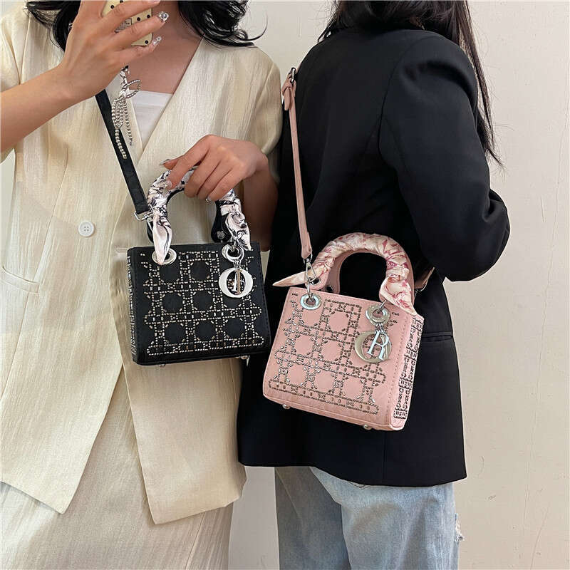 New Mini Princess Diana Scarf Diamond-Studded Quilted Fashionable Versatile Elegant Handbag Crossbody Bag
