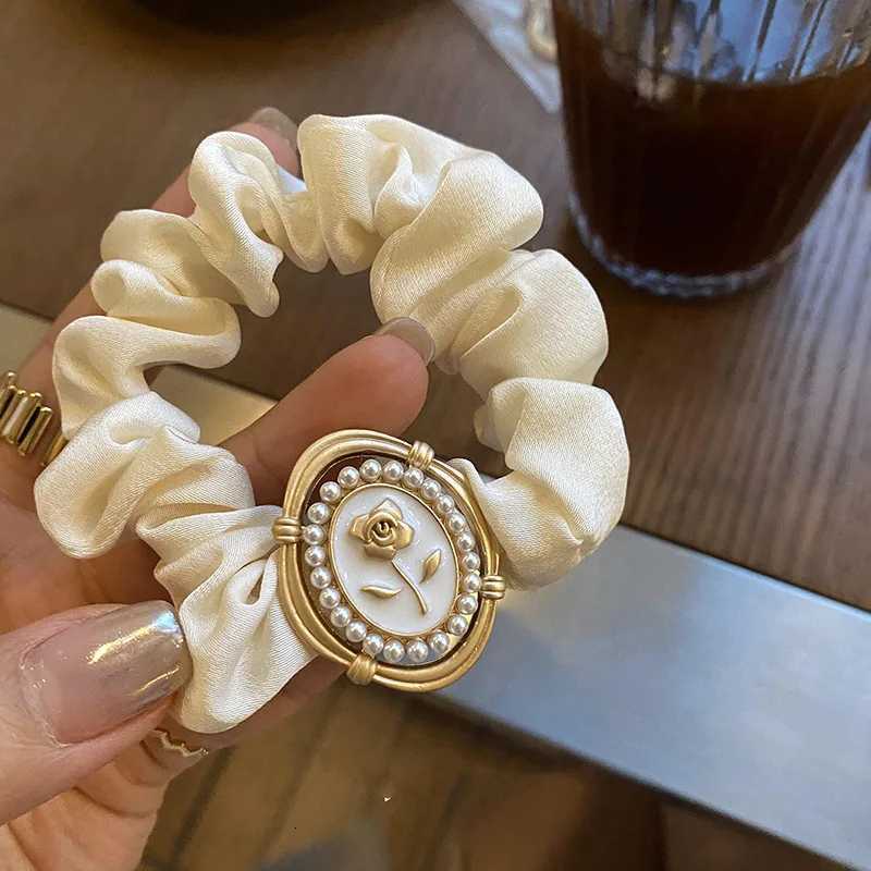 Hair ring French retro satin large intestine ring adult temperament hair accessories simple Joker Pearl balls hair rope. Y250711
