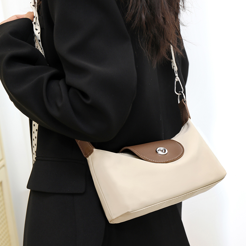 Contrasting color stitched nylon loafie bag - A simple style women's crossbody bag for daily commuting.