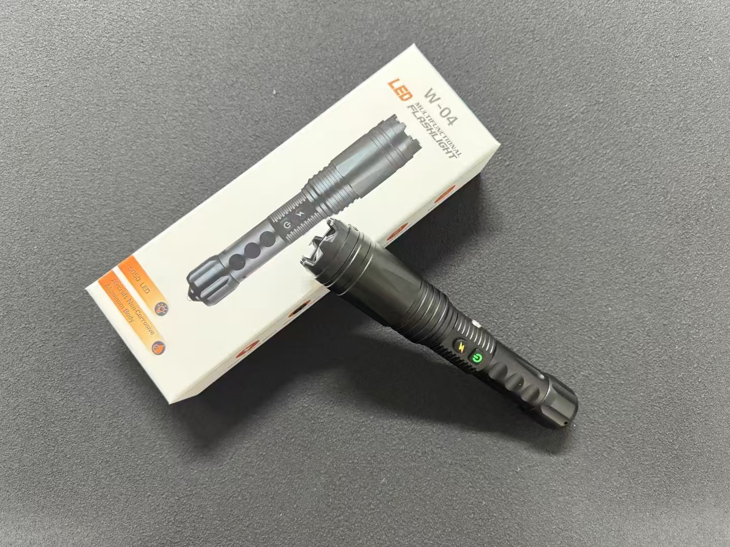 Free shipping! New model white laser flashlight with strong light and long range. Features digital battery level display