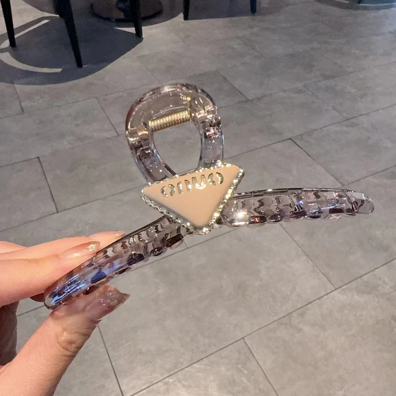 Lanjia- French Style Inverted Triangle Letter Jelly Color Claw Women Internet Celebrity High-End Back Of Head Shark Clip Hair Accessory 250711 E7be6