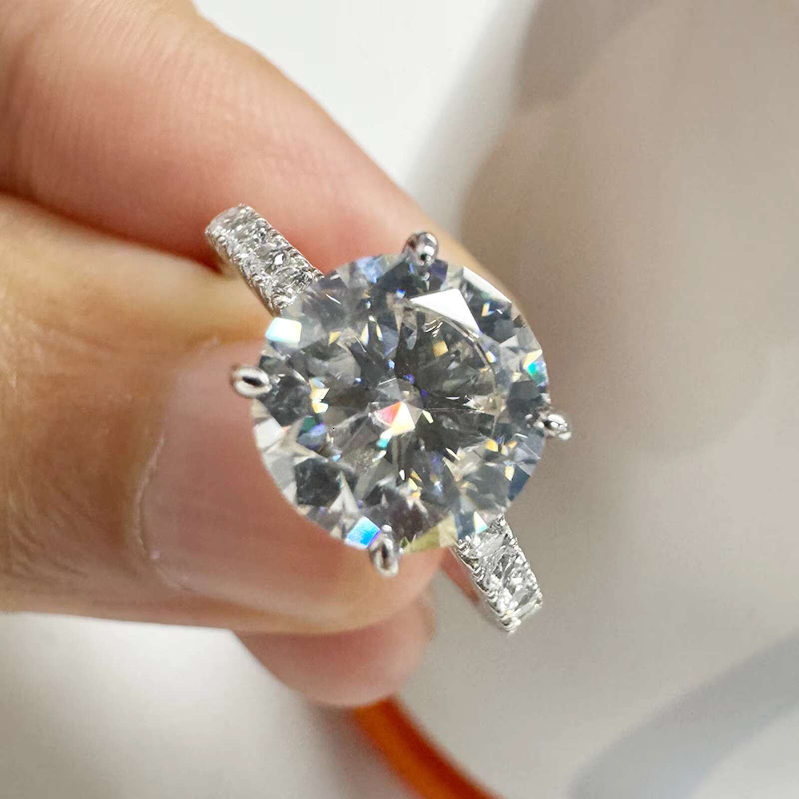 Luxury Wedding 1ct 2ct 925 Silver White Gold Plated Oval/Radiant Cut VVS Lab Grown Moissanite Diamond Engagement Ring for Women