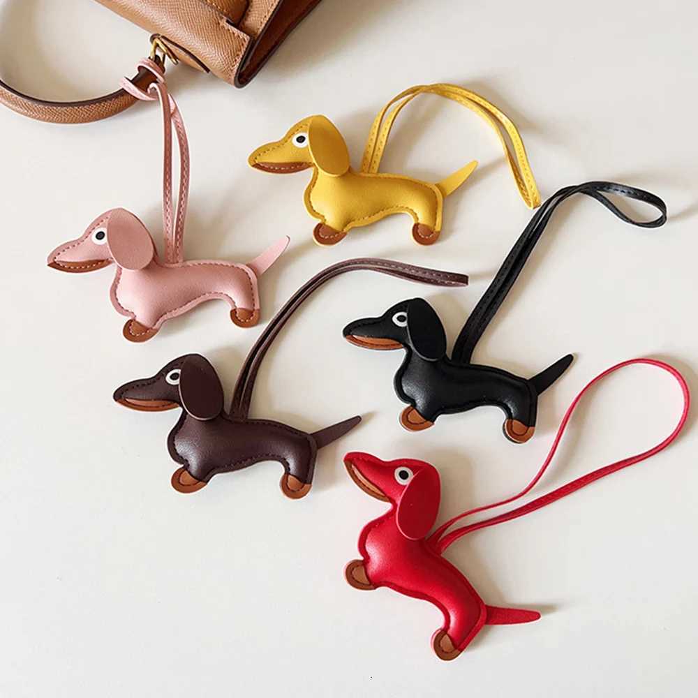 Classic Cute Leather Puppy Dog Keychain Pendant Lovely Dachshund Bag Charm Phone Pendant Mens Car Key Ring Jewelry Accessories y250710