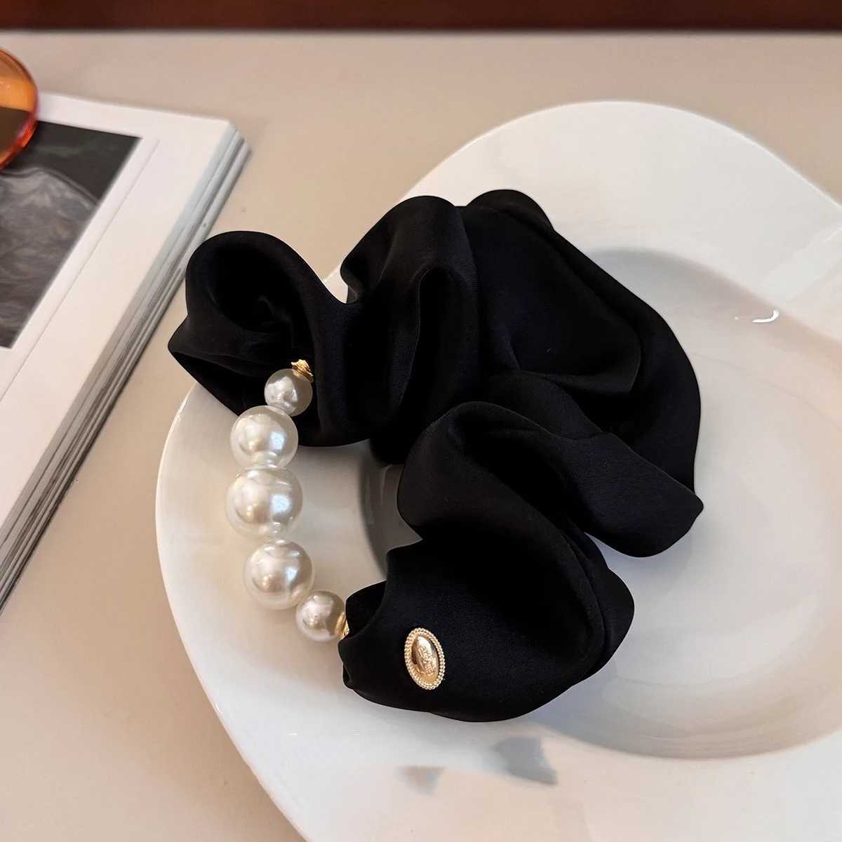 Women Pearl Ornament Satin Hair Scrunchies Elegant Solid Color Hair Tie Elastic Headband Korean Style Ponytail Hair Accessories Y250711