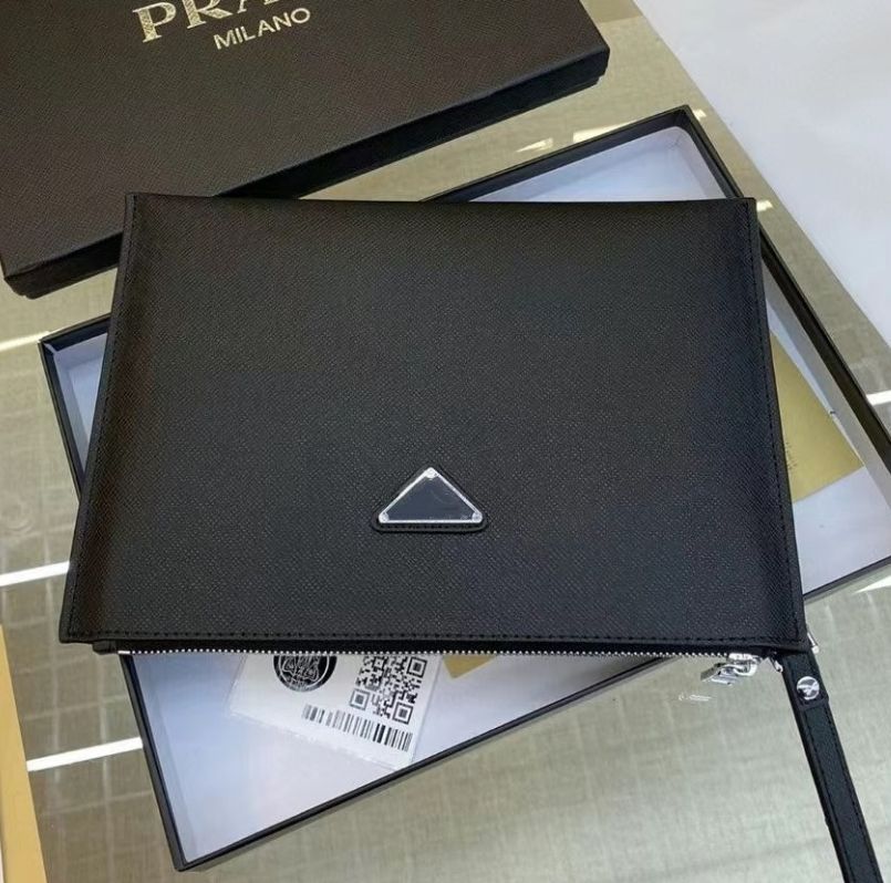 Luxury designer p bag men wallet clutch bag pochette homme Men's armpit bag A man with a bag under his arm purse Bags