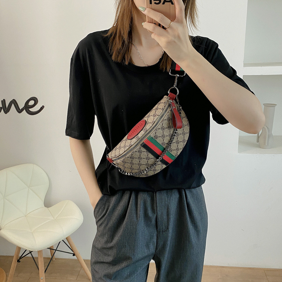 2025 Fashionable and Casual Chest Bag for Women Versatile Chain-Handle Handbag Incredibly Popular on Ins Bag Small Handbag White-collar worker Office 
