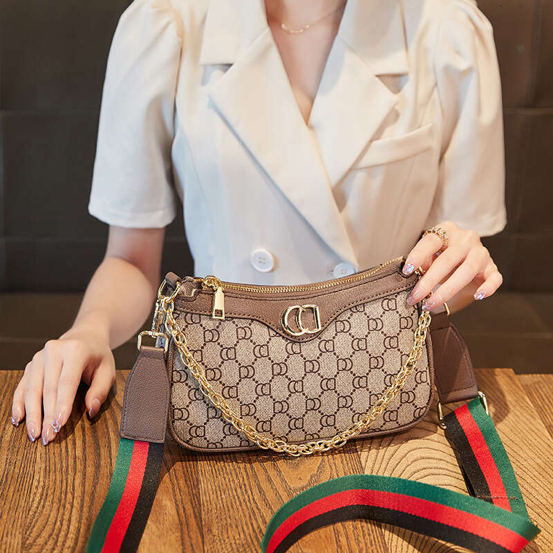 2024 New Women's Crossbody Underarm Fashion Small 2023 Niche High-end Shoulder Bag