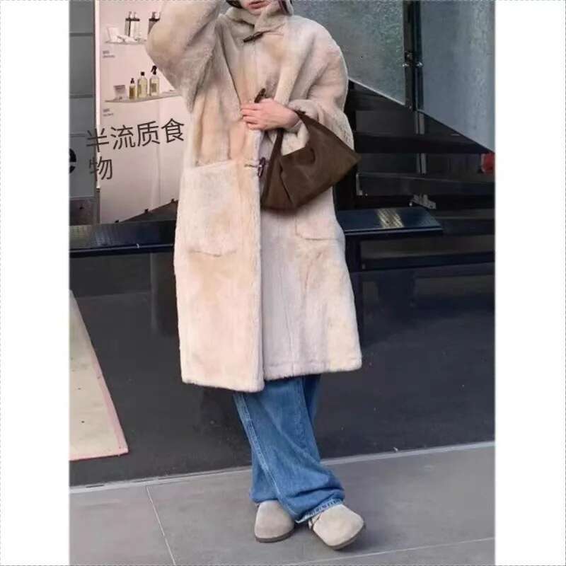 Womens New High-End Handbag With Niche Design Fashionable And Elegant Large Capacity Imitation Deer Retro Single Shoulder Bag