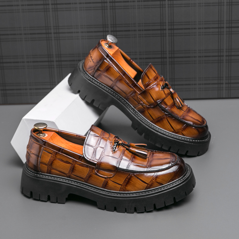 6321- New tassel thick soled high rise leather shoes British fashion business formal shoes hairstylist men's shoes big head round head casual lea