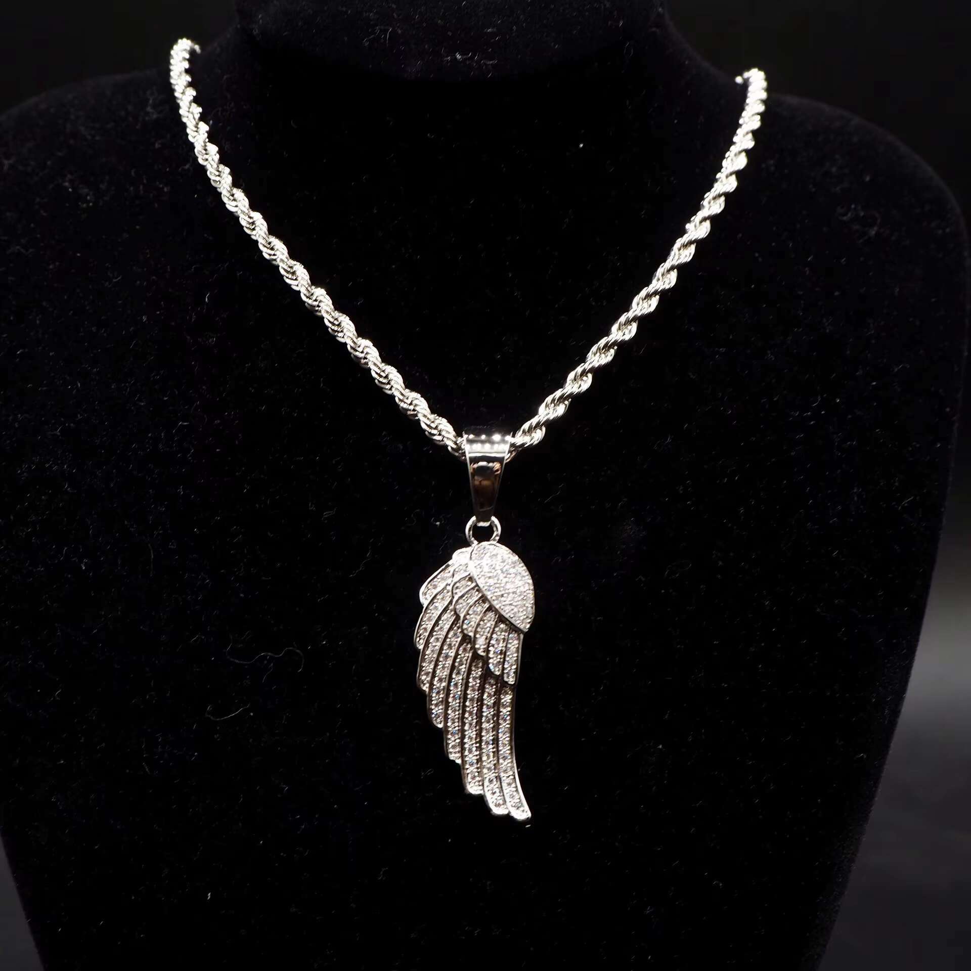 Custom Design Men Hip Hop Jewelry 14K Solid Gold Angles Wing Moissanite Diamond Pendant