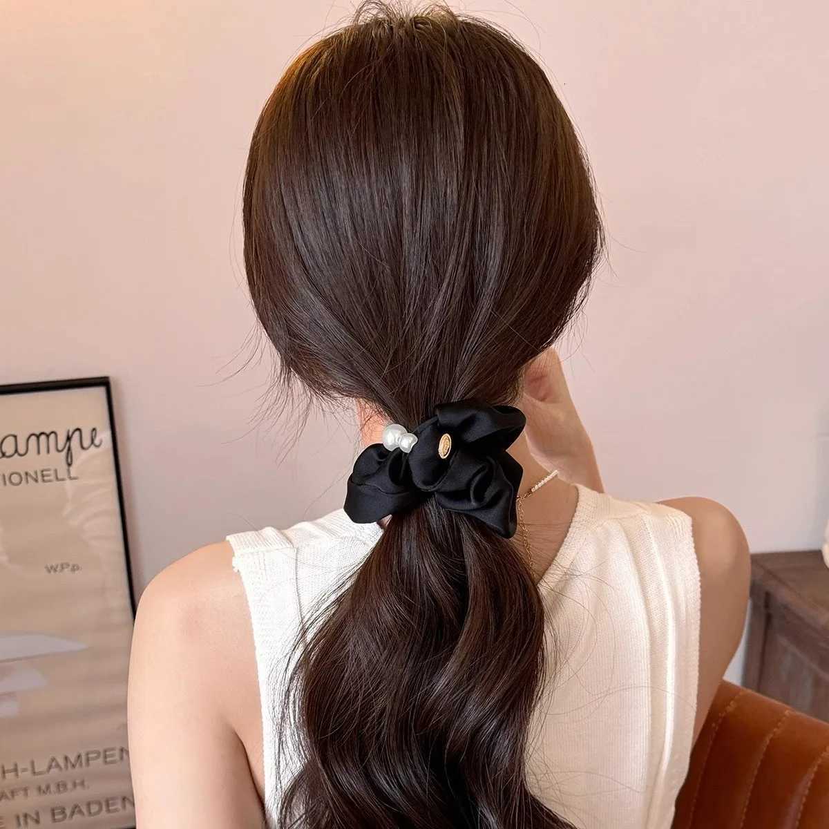 Women Pearl Ornament Satin Hair Scrunchies Elegant Solid Color Hair Tie Elastic Headband Korean Style Ponytail Hair Accessories Y250711