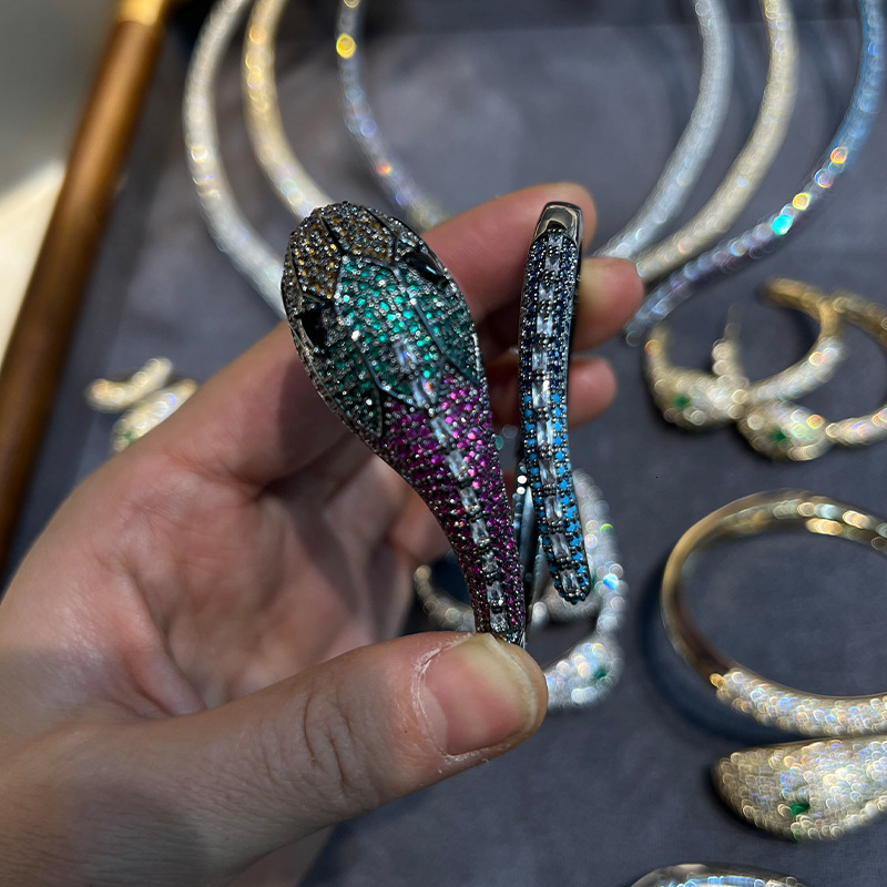 Spirit Snake High-end Heavy Jewelry Set French Fashion Show Zircon Inlaid Rhodium Plated Bracelet Ring Snake Year Necklace250711