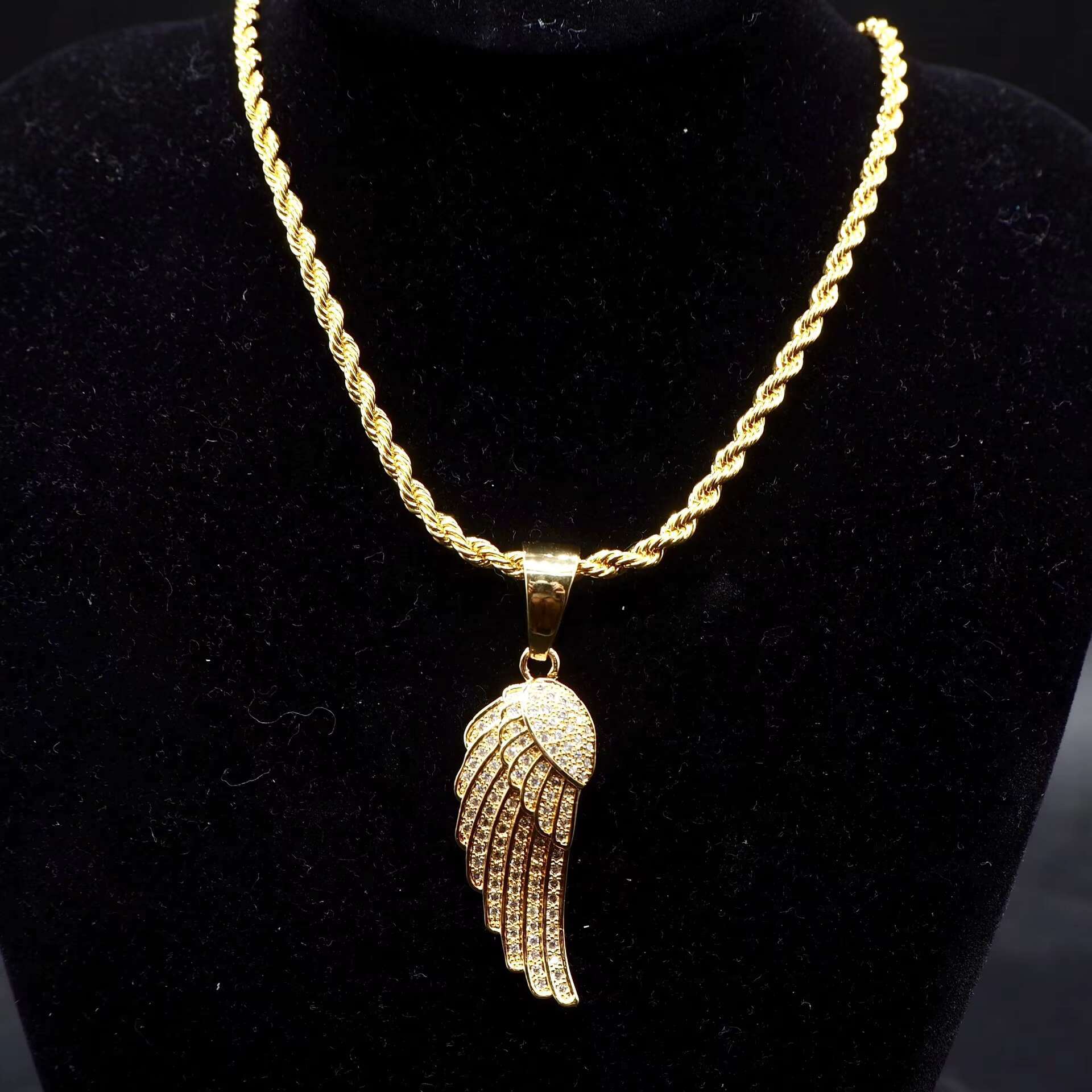 Custom Design Men Hip Hop Jewelry 14K Solid Gold Angles Wing Moissanite Diamond Pendant