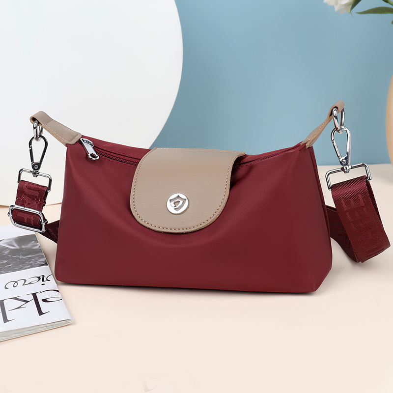 Contrasting color stitched nylon loafie bag - A simple style women's crossbody bag for daily commuting.