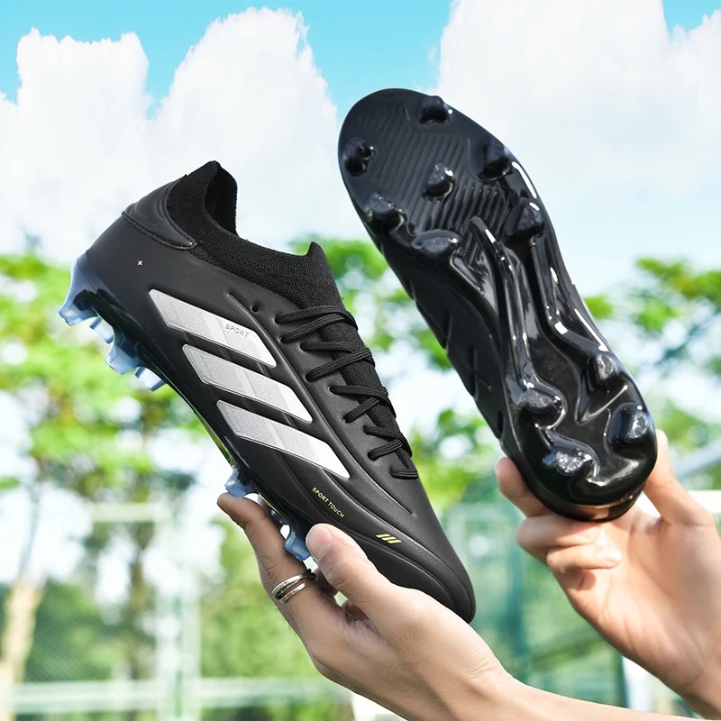 Free Shipping 2025 New Designer Sandals Outdoor Football Training Shoes Fashionable Luxurious Versatile Classic Slides Sandals Embroidery Sports Shoes