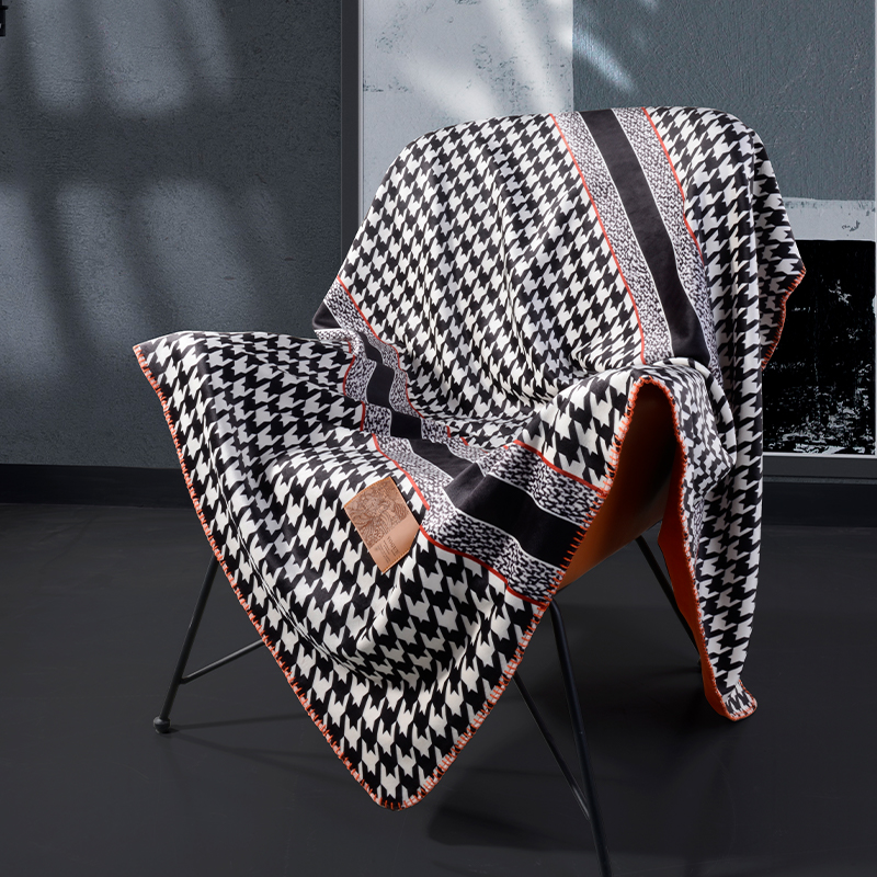 Gedingni brocade fox fur blanket can be customized as a fashionable and high-quality home blanket for nap and sleep
