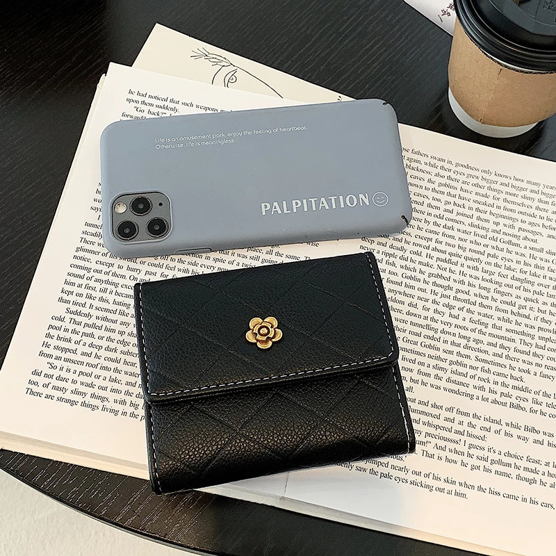 Light simple camellia small wallet womens short 2025 folding wild Korean fashion student three discount coin purse 250711
