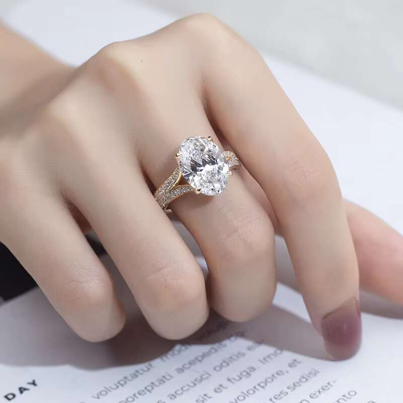 Luxury Jewelry 18K Gold Wedding Women Engagement Ring Custom Moissanite Diamond Ring