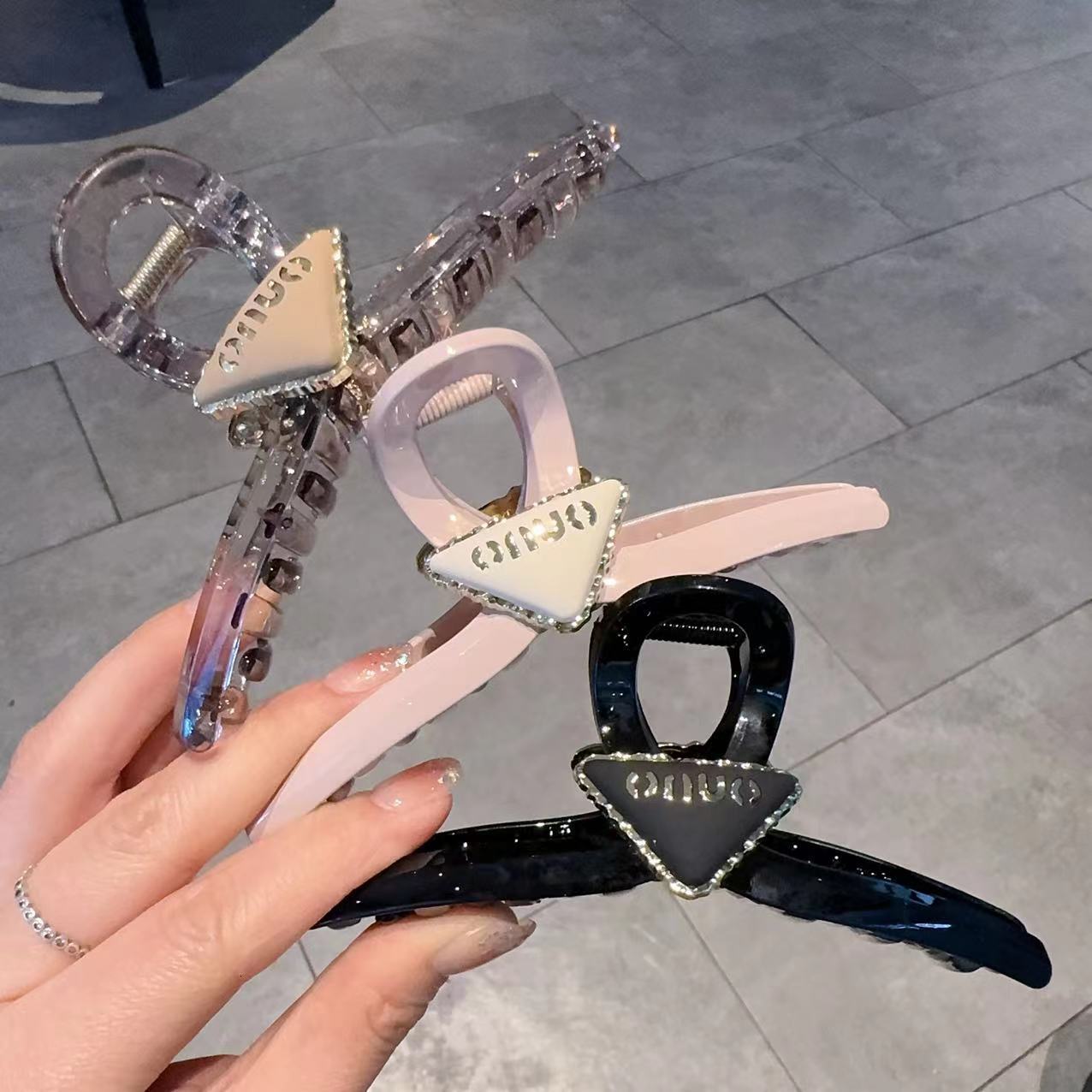 Lanjia- French Style Inverted Triangle Letter Jelly Color Claw Women Internet Celebrity High-End Back Of Head Shark Clip Hair Accessory 250711 E7be6
