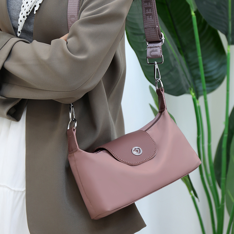 Contrasting color stitched nylon loafie bag - A simple style women's crossbody bag for daily commuting.