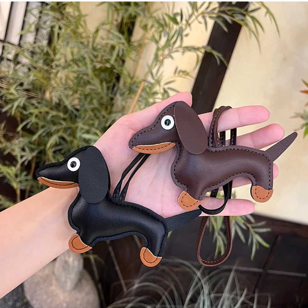 Classic Cute Leather Puppy Dog Keychain Pendant Lovely Dachshund Bag Charm Phone Pendant Mens Car Key Ring Jewelry Accessories y250710