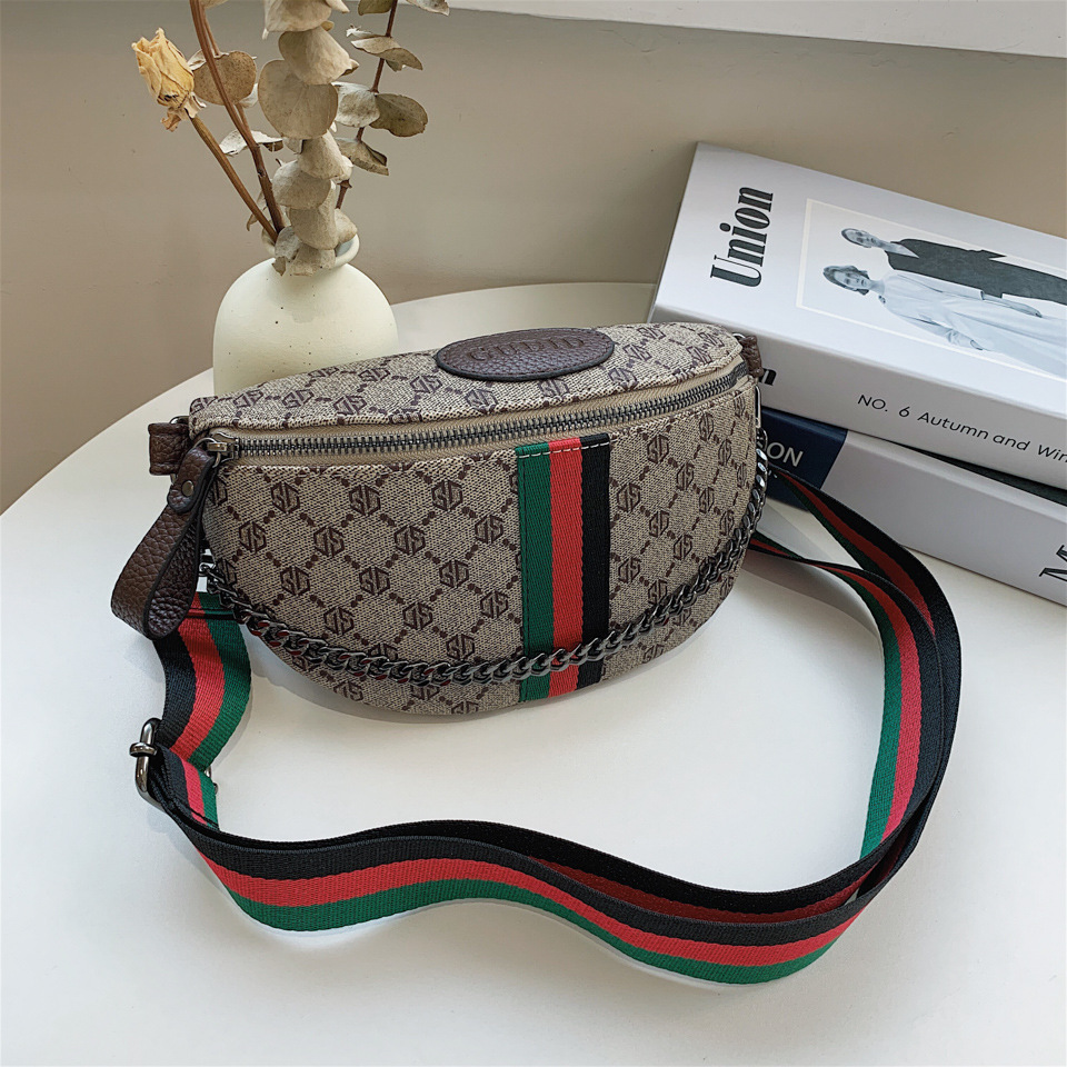 2025 Fashionable and Casual Chest Bag for Women Versatile Chain-Handle Handbag Incredibly Popular on Ins Bag Small Handbag White-collar worker Office 