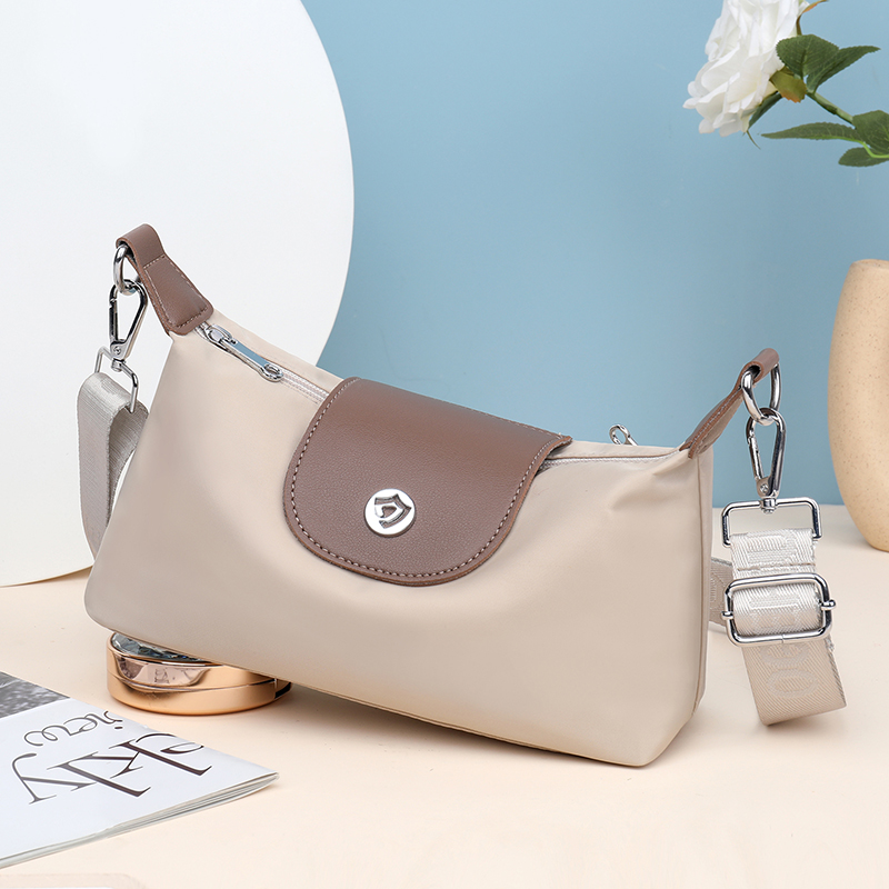 Contrasting color stitched nylon loafie bag - A simple style women's crossbody bag for daily commuting.