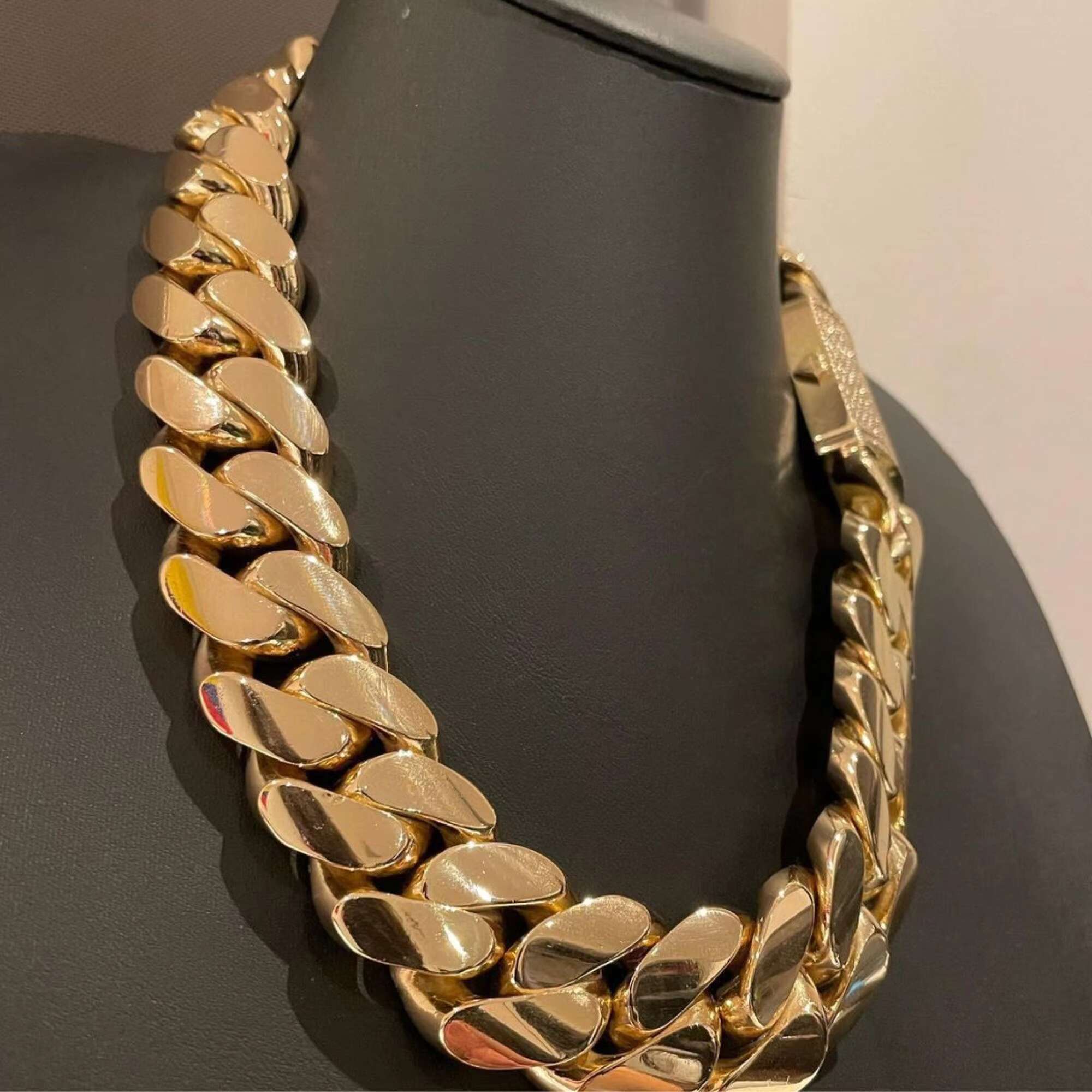 Mens Fashion Accessory Exquisite Dual Color Enamel Pendant Necklace With Precious Stones