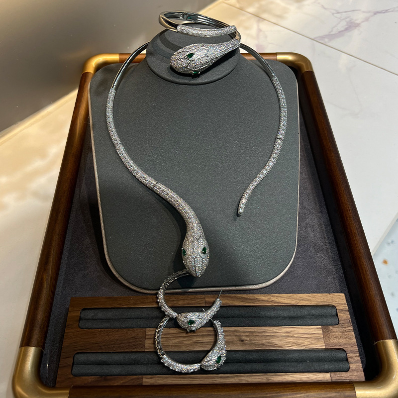 Spirit Snake High-end Heavy Jewelry Set French Fashion Show Zircon Inlaid Rhodium Plated Bracelet Ring Snake Year Necklace250711
