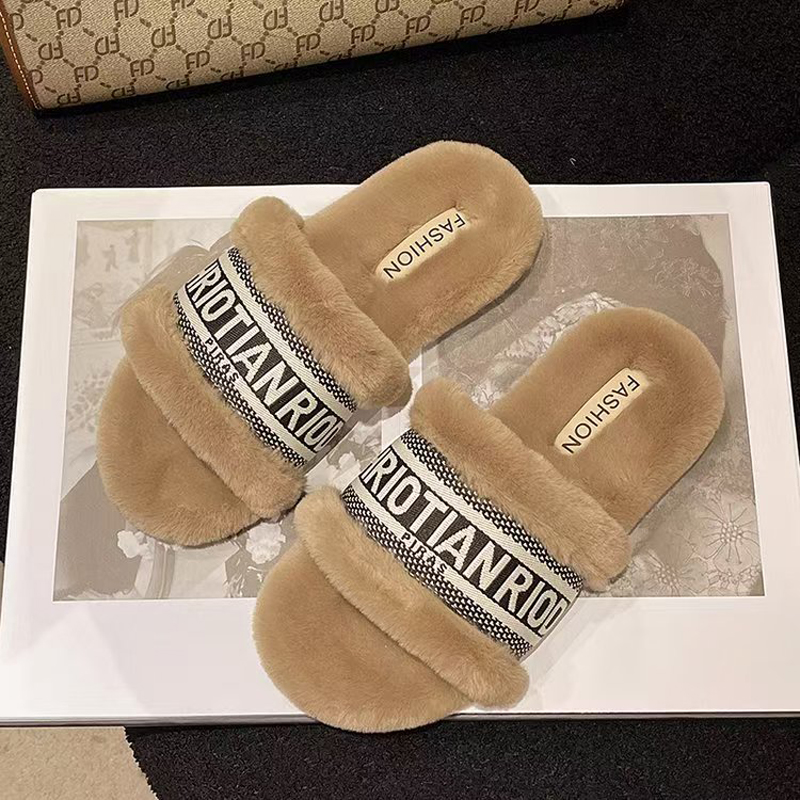 Designer Plush Cotton Slippers Fashion Anti slip Women's Slippers Women's Plush Indoor Warm Shoes Thick Luxury Slippers