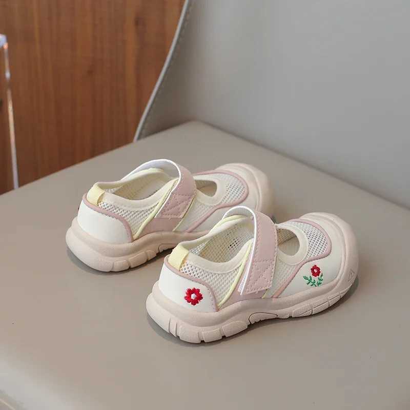 2024 New Kids Girls Sport Shoes Versatile Hook Loop Cute Flowers Embroidery Summer Children Fashion Sport Shoes Wrapped Toes XJ250712