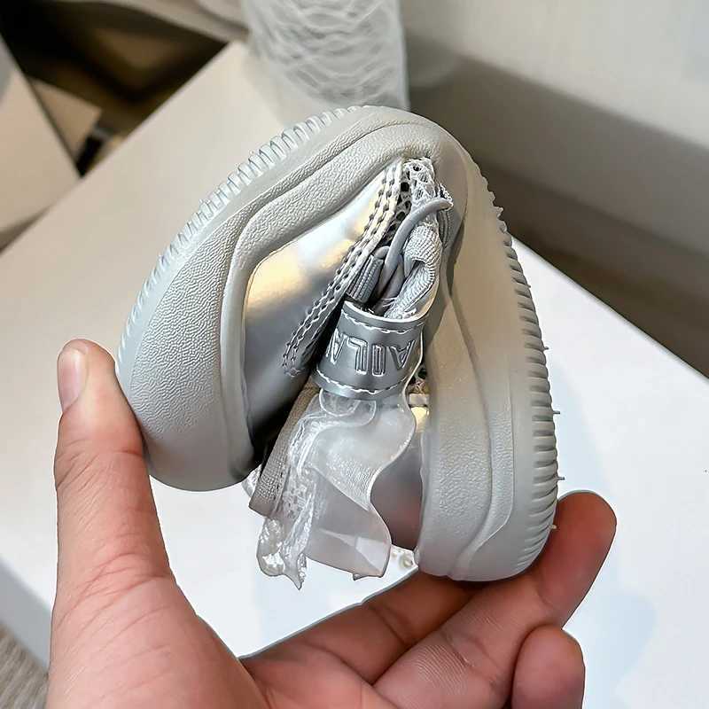 Summer Breathable Mesh Kids Casual Shoes for Girls Non-Slip Sole Toddler Beach Shoes with Lace Bordered Colorful Training Shoes XJ250712
