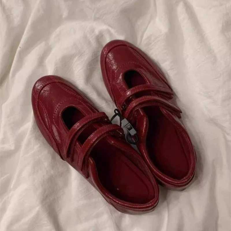 Vintage French Woman Shoe Spring New Round Flat Shoes Fi Mary Jane Shoes Versatile Women Casual Shoes Anti-Slip Ballet Shoes XJ250712