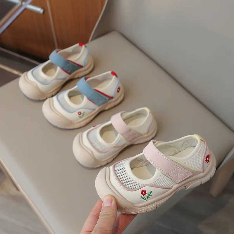 2024 New Kids Girls Sport Shoes Versatile Hook Loop Cute Flowers Embroidery Summer Children Fashion Sport Shoes Wrapped Toes XJ250712
