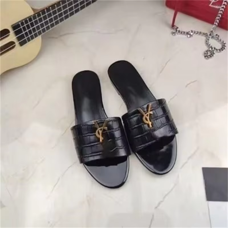 2025 New Embroidered Slippers Women's - Faux Sheepskin Alphabet Print Beach Leisure Shoes Viral Trend Casual Summer Sandals