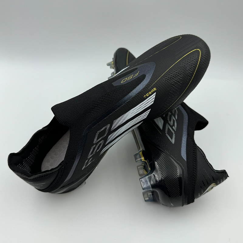 Men Football Field Boots Cleats Fast Soccer Shoes Society Cleats Football Shoes Training Outdoor Sneaker High Quality Original 35-45