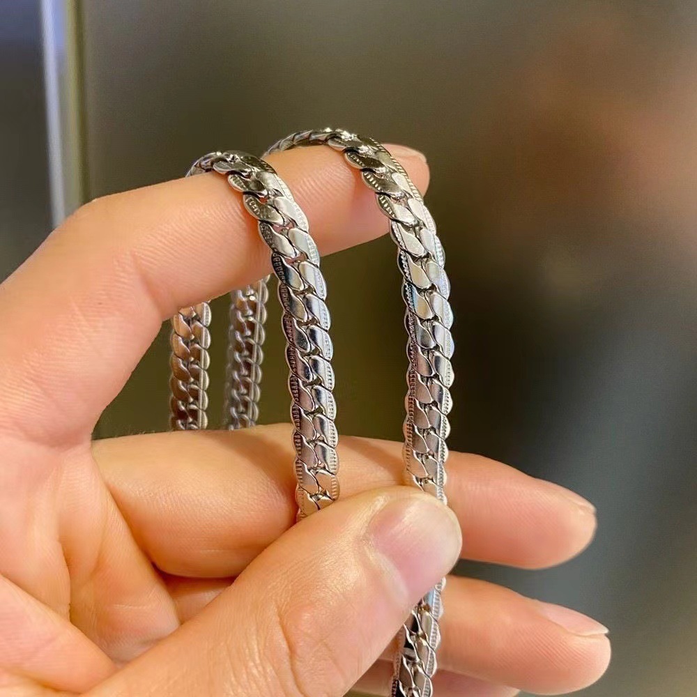 6mm diamond cut Miami Cuban Link Chain, suitable for both men and women. 925 sterling silver column necklace. Cool hip style jewelry.