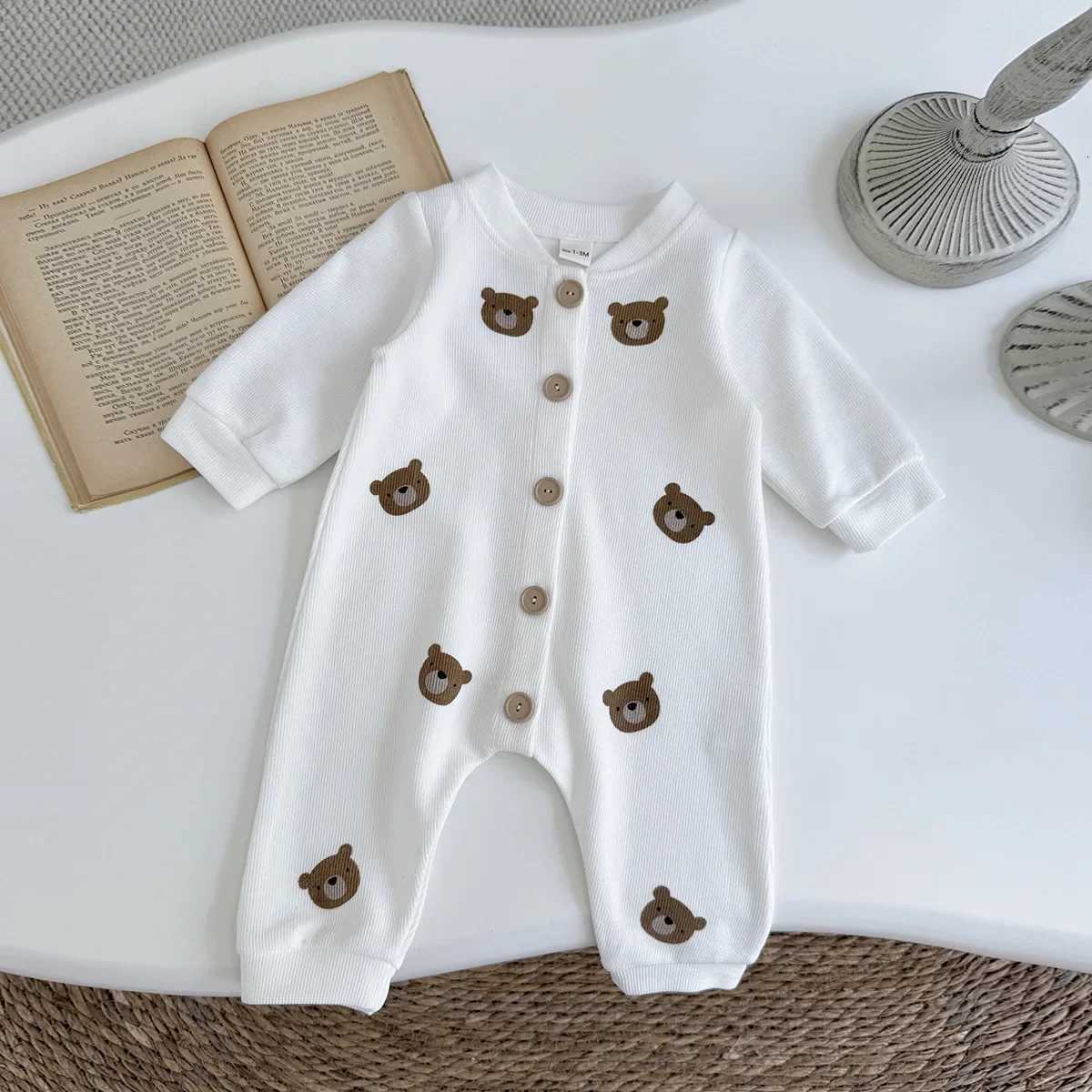 Baby Fashion Children Waffle Knit Baby Boys Romper Bear Print Snap Front Onesie 0-2Y Newborn Baby Girls Daily Outfit XJ250712