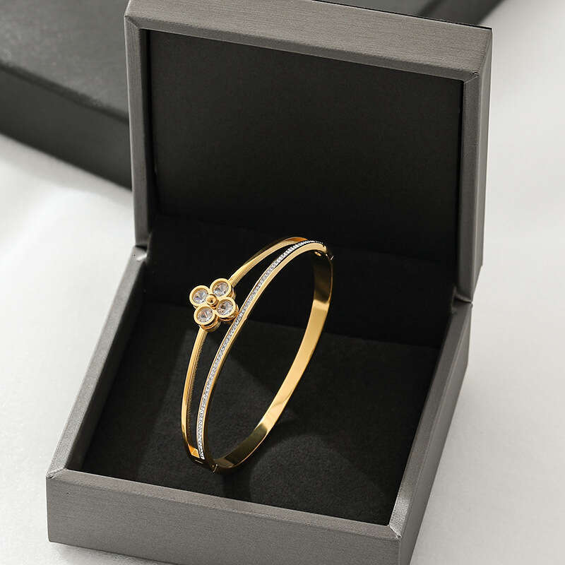 Hot luxury jewelry designer bracelet four leaf clover single row tennis full diamond bracelet gold silver zircon flower high-end titanium steel bracel